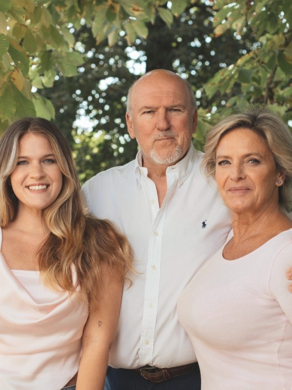 A család levendulával való kapcsolata hosszú évekre nyúlik vissza: édesanyjuk sok éve vezette be családukba az illóolajok használatát, nemcsak kozmetikai, hanem gyógyászati célból is. Édesapjuk, a szakmájában elismert sebészként is számos módot talál a levendula gyógyászati célú felhasználására. 2019 folyamán, tihanyi eredetű levendulapalántákkal alapították meg a Créem ültetvényeit, amely két hektáron terül el, jelenleg 14 ezer tőből áll.