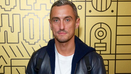 Gyász! Tragikusan fiatalon elhunyt a Louis Vuitton és a Topshop korábbi divattervezője