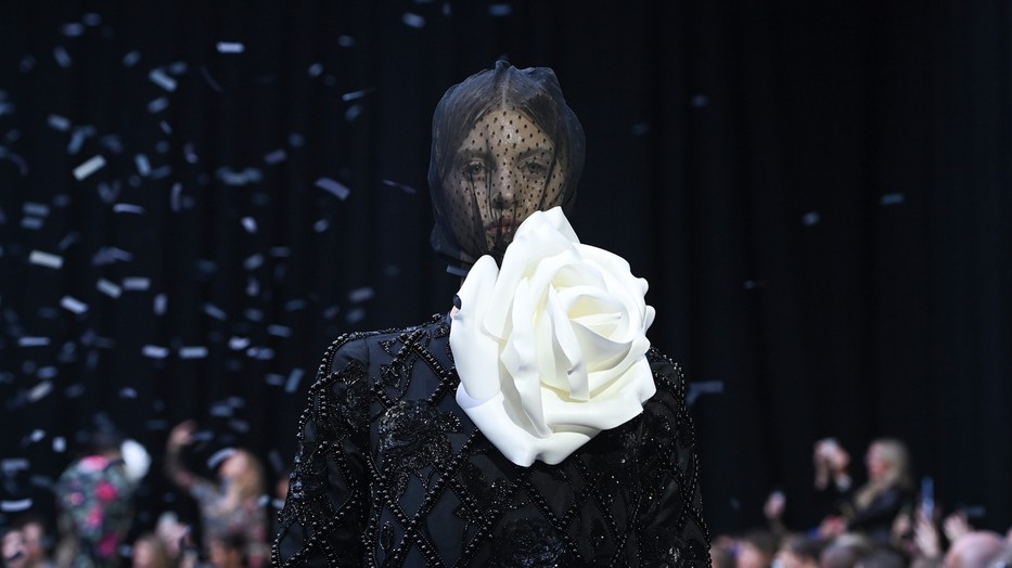 Richard Quinn Erzsébet királynőnek szentelte a London Fashion Week-en bemutatott kollekcióját | Kate Green/BFC