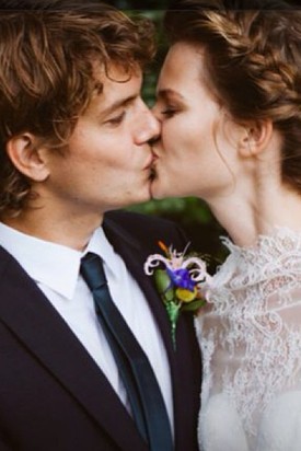 Szabad a csók! Jaj, de gyönyörűek! Éljen az ifjú pár!