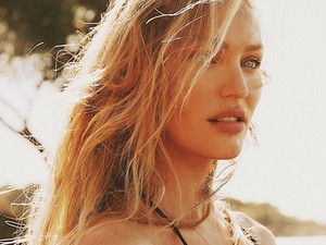 Beszóltak a modellnek szülés utáni pocakja miatt, de erre a szexi fotóra senki sem számított...