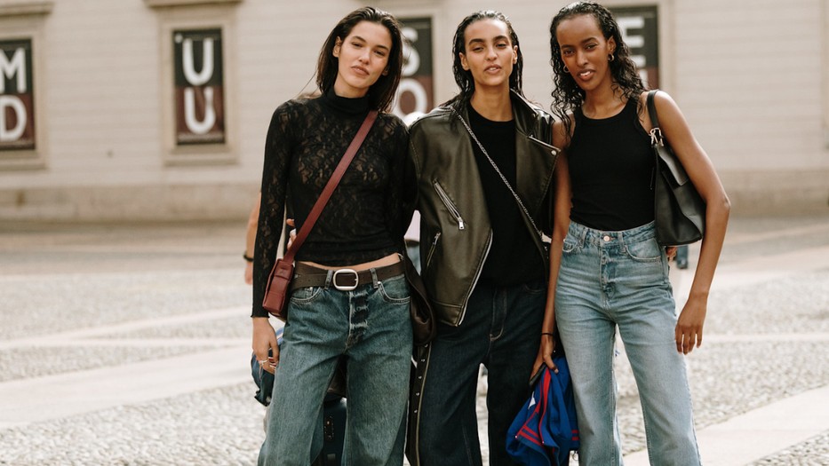 2025-ben egy frissebb fazon hódít a farmer divatban