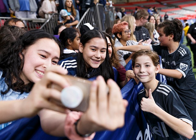 Csatlakozz a kampányhoz, használd az Insta Storyjaidban a #SztoribolJeles gifeket