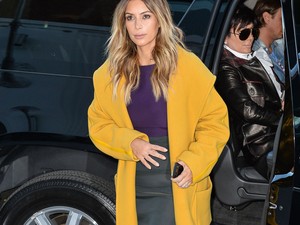 Kim Kardashian color blocking szettje