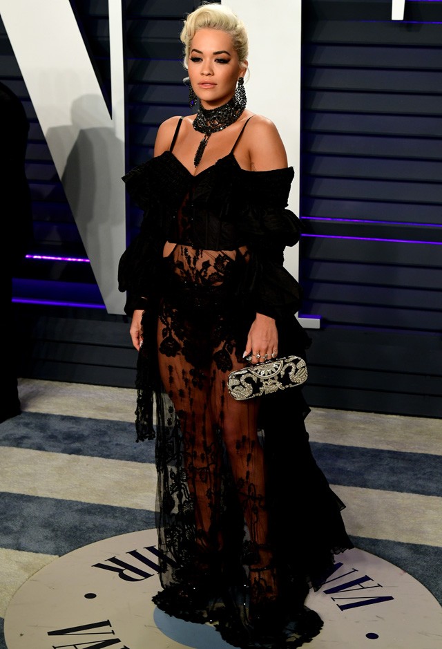 Rita Ora egy Alexander McQueen ruhában