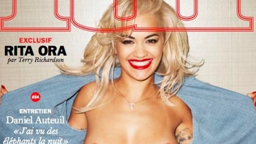 18+ Atyaég! Rita Ora most aztán tényleg megmutatta a melleit!