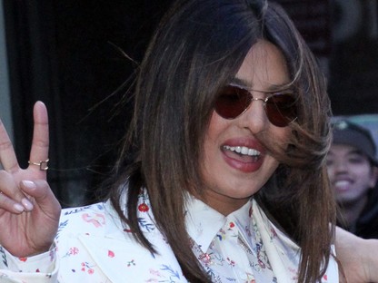 Priyanka Chopra Blake Lively kedvenc összeállítását viselte az utcán