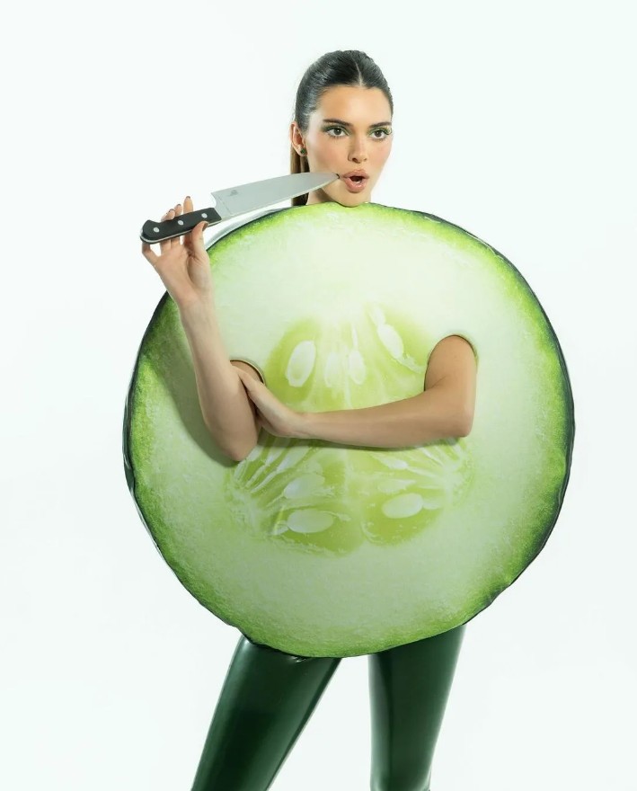 Kendall Jenner 2022-ben egy fél uborkának öltözött