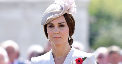 Gyönyörű és megható szimbolikus ruhában Kate Middleton