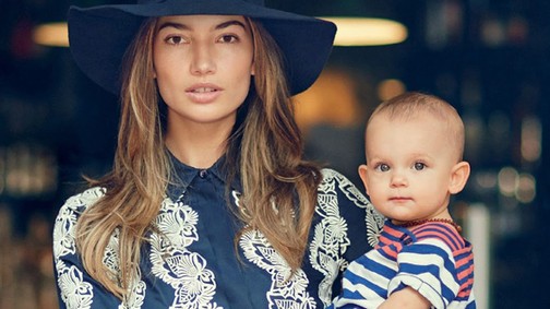 Az év legcukibb divatanyaga - Modellek és gyerekeik közösen pózolnak