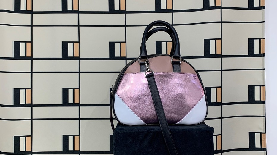 Madarak ihlették a magyar táskatervező és képzőművész közös kollekcióját