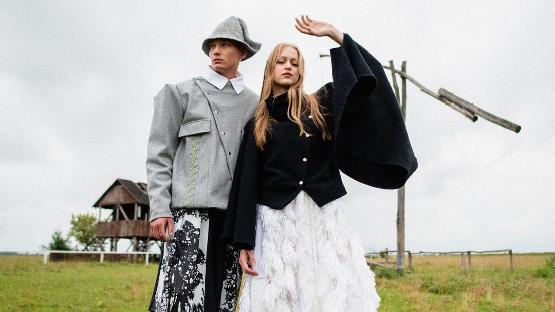 Szarka Nóra divattervező és márkája, a SOPHIARON, egyre több figyelmet kap. Kollekcióját a hagyományok és örökség modernizálása ihlette, küldetése a kézműves kultúra és tradíciók visszahozása a divatba