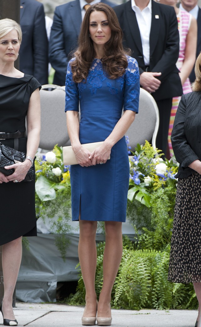 Pár nappal később ugyanott szintén a divatház ruhájában vett részt egy fogadáson