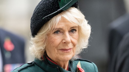 Kamilla királyné lélegzetelállítóan gyönyörű volt Erzsébet királynő nyakláncában