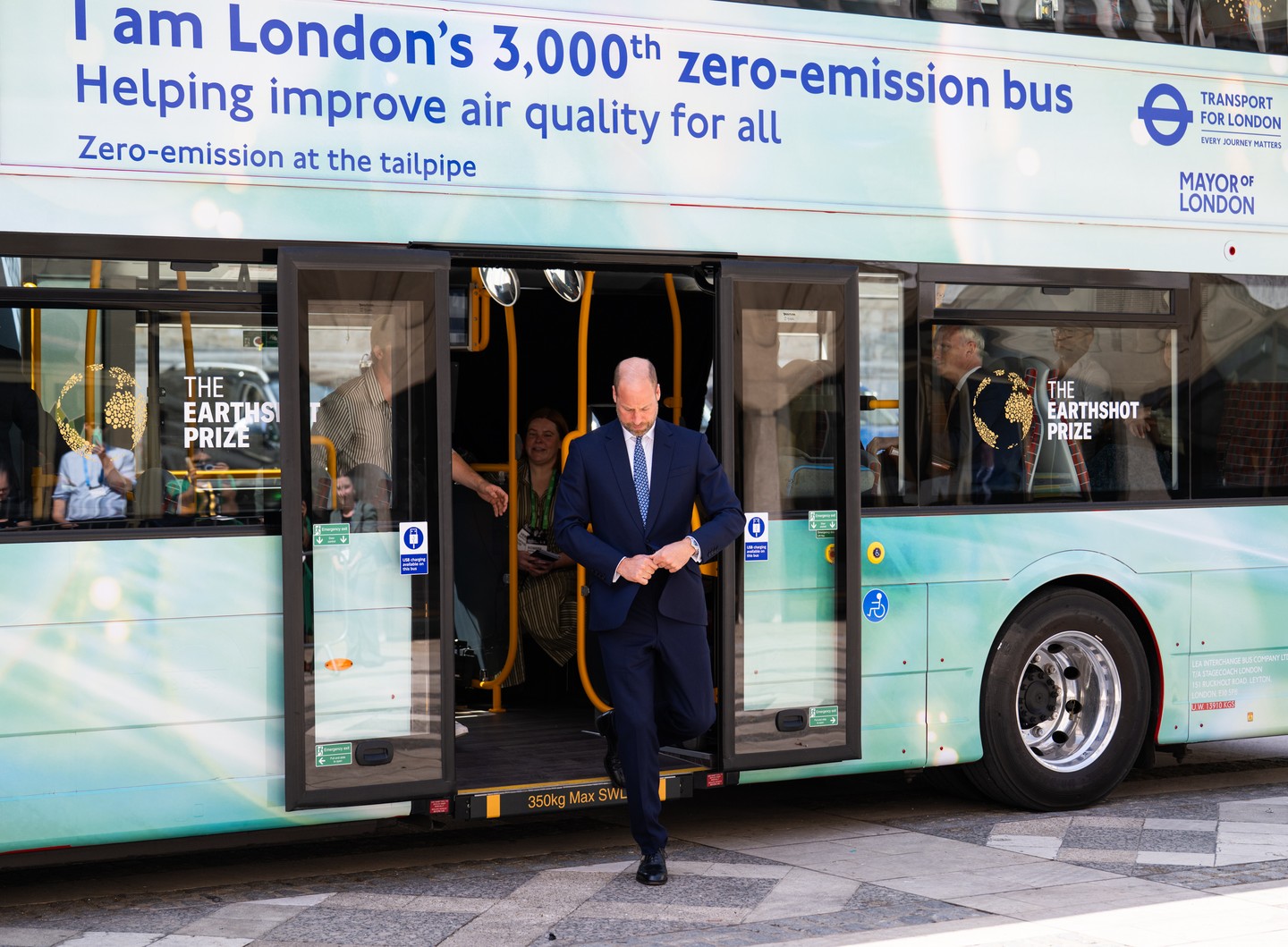 Vilmos herceg júniusban döbbentette meg a londoniakat, amikor leszállt egy emeletes buszról. A 44 éves herceg egy speciális elektromos busszal utazott London belvárosában, hogy beszédet tartson az általa alapított Earthshot-díj sikereiről.