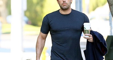 Ben Affleck elvitte egy körre óriási izmait és cuki kisfiát