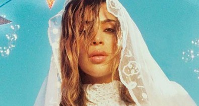 Kim Kardashian szexéhes menyasszonyként pózol