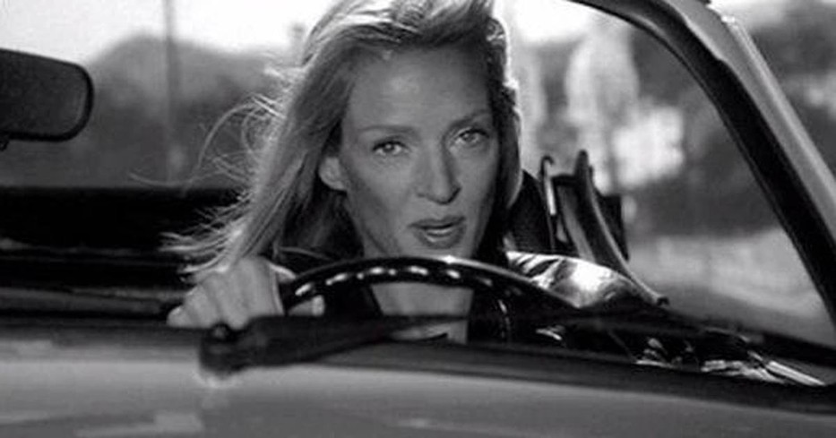 A kék kabriós jelenet