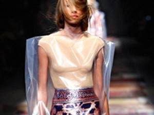 Plasztik szerelem - Egy tucat színes, vidám műanyag kiegészítő