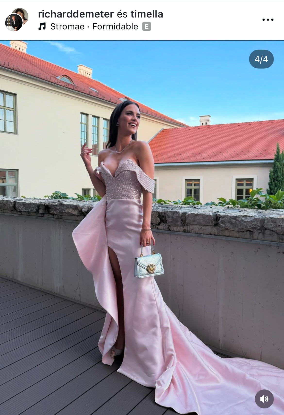 Úgy nézett ki benne, akár egy hercegnő.