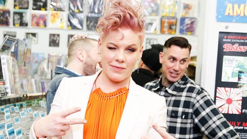 Megszületett! Az első fotók Pink második gyermekéről