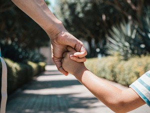 8 kapcsolati minta, amivel akaratlanul is egy életre árthatsz a gyerekednek