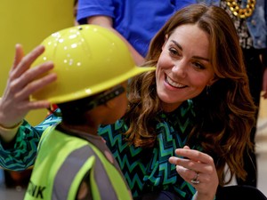 Kate Middleton tökéletes laza elegáns blúzt viselt a titkos birminghami látogatásán
