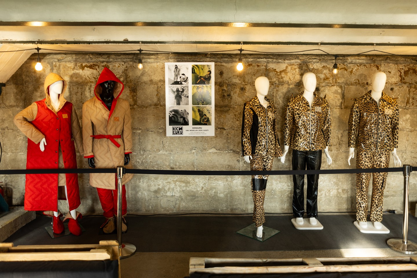 Kenguru 30. jubileumi kiállítás a Viadukt Bárban, Budepesten