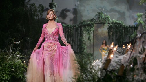 Az első fotók Linda Evangelista szupermodellről a félresikerült plasztikai beavatkozása óta