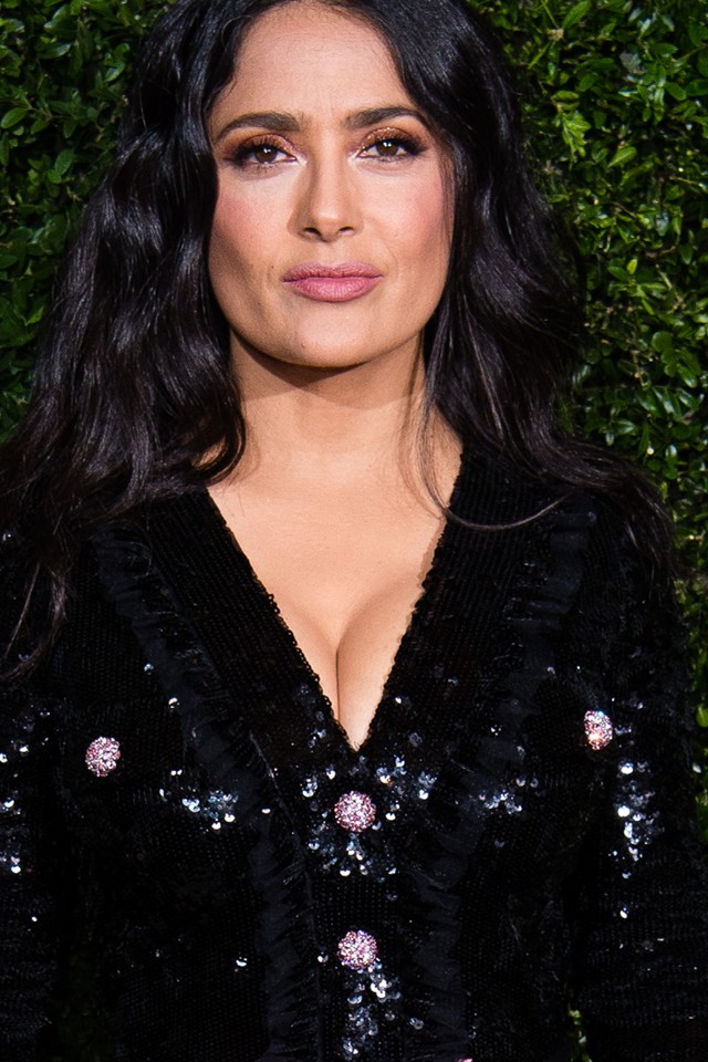 Az 52 éves Salma Hayek tetőtől talpig latexben mutatta meg, hogy neki van a legjobb alakja