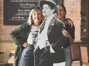 Ott Anna bebizonyítja, hogy a second-hand üzletekben is lehet szuper ruhákat kifogni