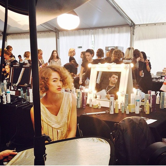 A Je Suis Belle show-hoz igazán glamúros frizurát kaptak a lányok.