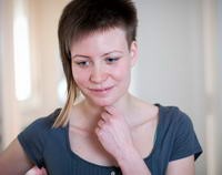 Galicza Eszter portréját Neményi Márton készítette.