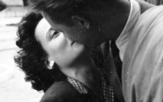 Seznvedélyes csók háborús időkben - 1943 - Botár Angéla adománya