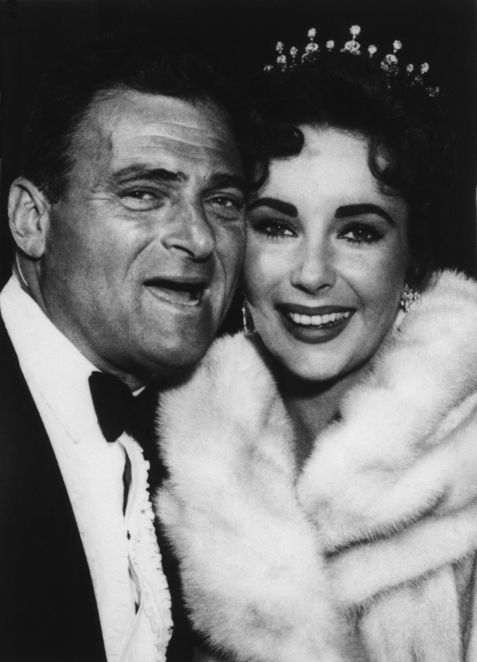 Mike Todd volt Elisabeth Taylor első igazán nagy szerelme. A producerrel lehet hogy le tudta volna élni az életét, ám sajnos a férfi egy repülőbalesetben meghalt