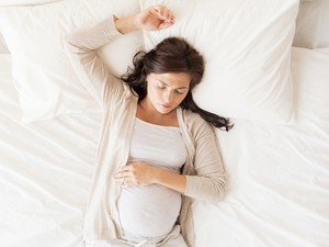 7 tipp, hogy pihentető legyen az alvás várandósan is