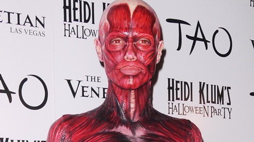 Mihalik Enikő karmol, Beyoncé csíp