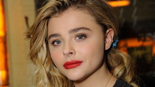 Totális átváltozás: új mell alatti tetkó, peroxidszőke haj, de régi-új Beckham-fiú?