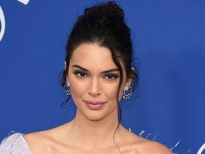 Egy kis inspiráció a fesztiválokra: Kendall Jenner szettje tökéletes és kényelmes ilyen alkalmakra