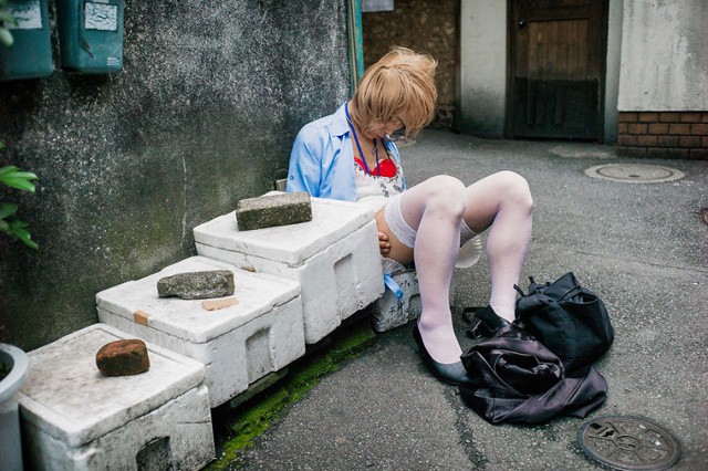 Sokkolóan őszinte fotósorozatot készített részeg emberekről ez a fotós!