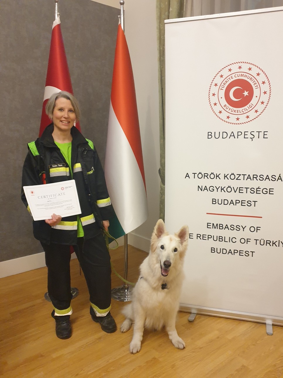 Kovács Tímea és Demi különleges kitüntetésben részesültek a törökországi földrengésben való munkájukat követően