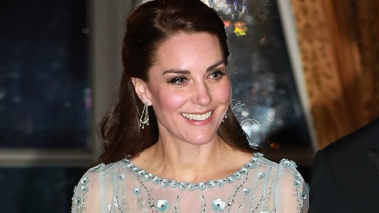 Katalin hercegné fittyet hányt a királyi család szabályaira: az Alexander McQueen ruhája arcpirítóan merész volt