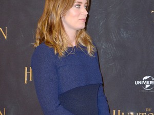 Nézzétek milyen nagy már a színésznő pocakja!