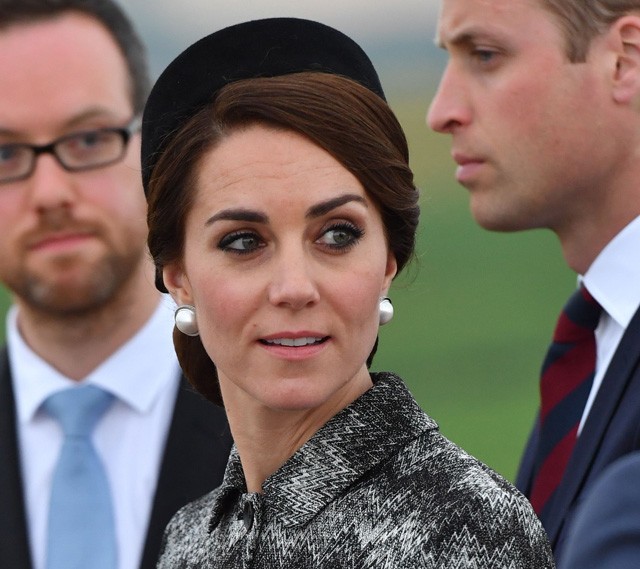 kate middleton, megemlékezés, vilmos, harry herceg, hercegné, kabátruha