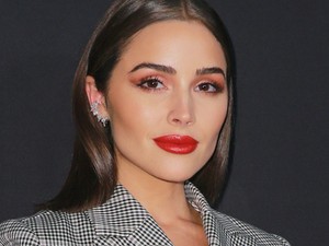 Imét egy felesleges pucérruha: Olivia Culpo csak egy óriásbugyival takarta magát