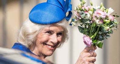 Kapaszkodj, de ez a nő nem Kamilla királyné, csak a tökéletes hasonmása