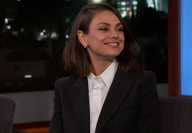 Mila Kunis csizmája olyan dögös, hogy a lelkünket is eládnánk érte!