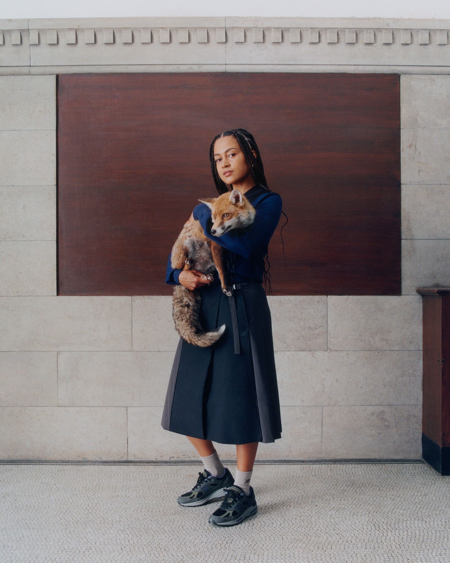 A ChatGPT ezt mondta:Jazz Grant vegyes technikával dolgozó művész a New Balance Made in UK aktuális kollekciójának kampányában, amely a brit kézművességet ünnepli