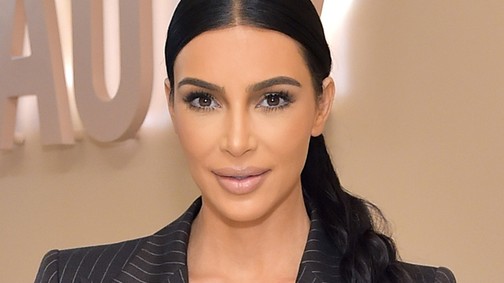Kim Kardashian 39 évesen is legdögösebb anyuka ebben latex-szettben