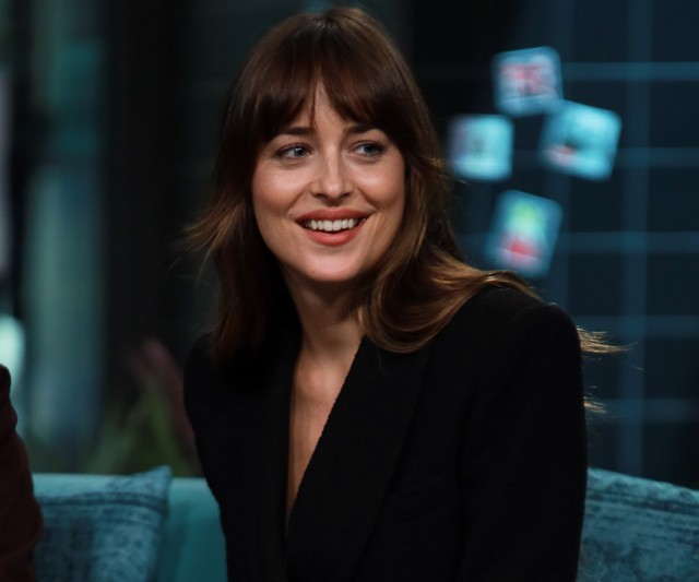 Dakota Johnson még ebben a totál egyszerű bőrdzsekiben is csodásan fest